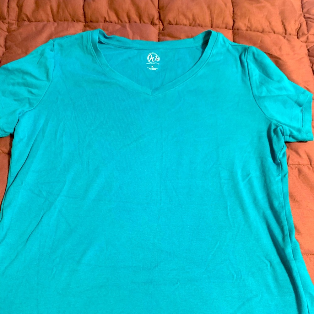 Solid color top